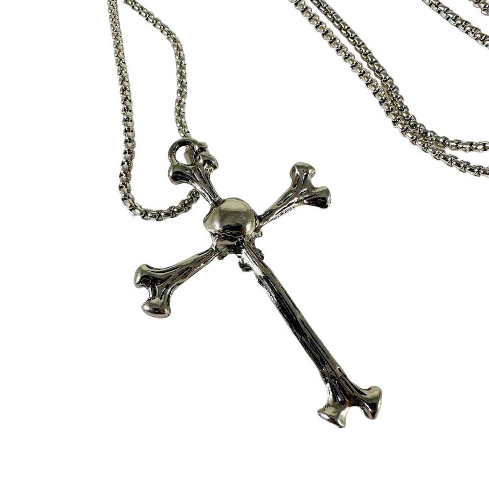 Super cool edgy skull and crossbones cross necklace in Silvertone metal NWT